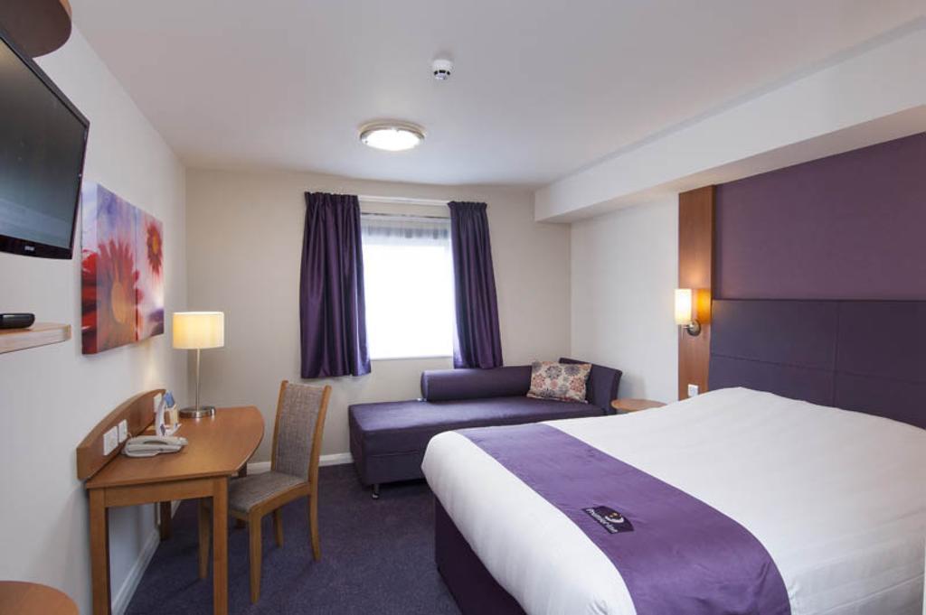 Premier Inn Sittingbourne Kent Room photo
